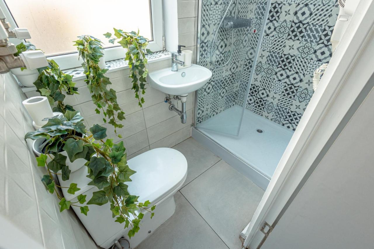 First Hostel Bucur 21 Boekarest Buitenkant foto