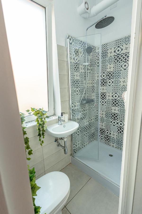 First Hostel Bucur 21 Boekarest Buitenkant foto