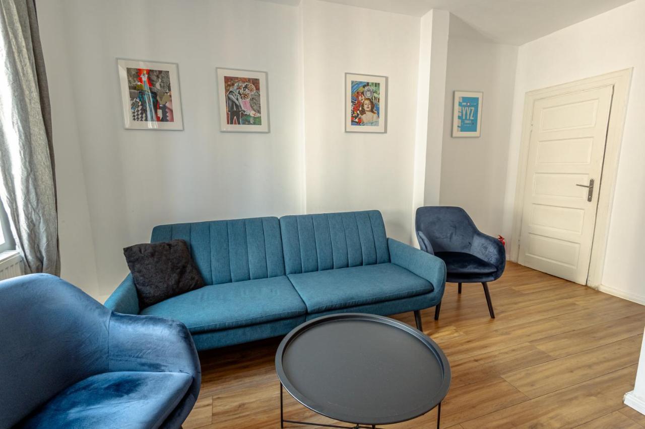 First Hostel Bucur 21 Boekarest Buitenkant foto