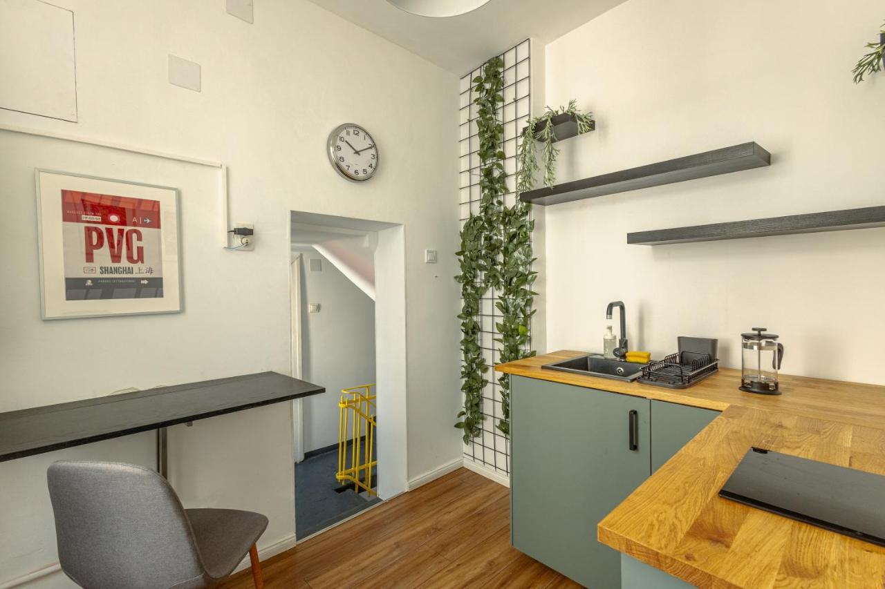 First Hostel Bucur 21 Boekarest Buitenkant foto